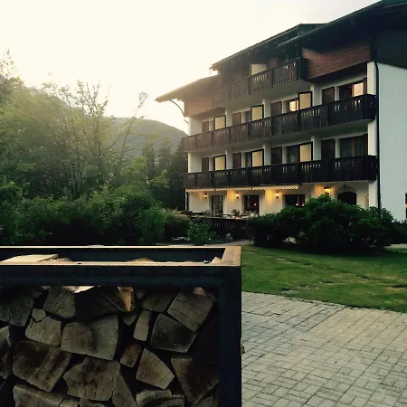 帝释恩酒店 3* 伦策海德